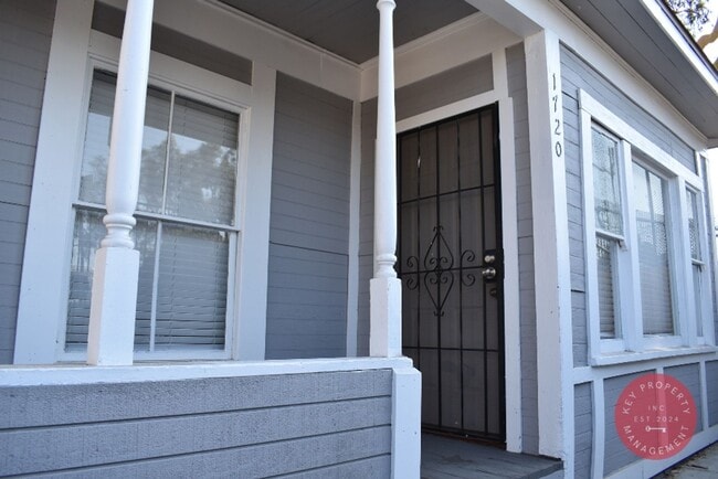 Foto del edificio - Charming 2-Bedroom Downtown Unit – Availab...