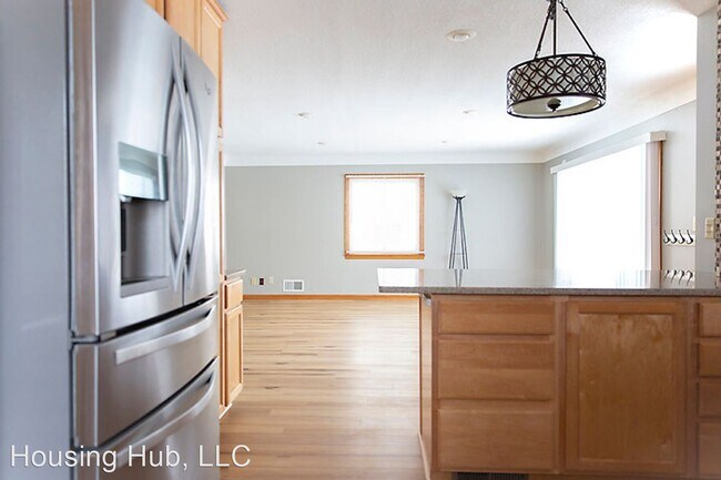 Building Photo - 4 br, 2 bath House - 125 14th Ave S