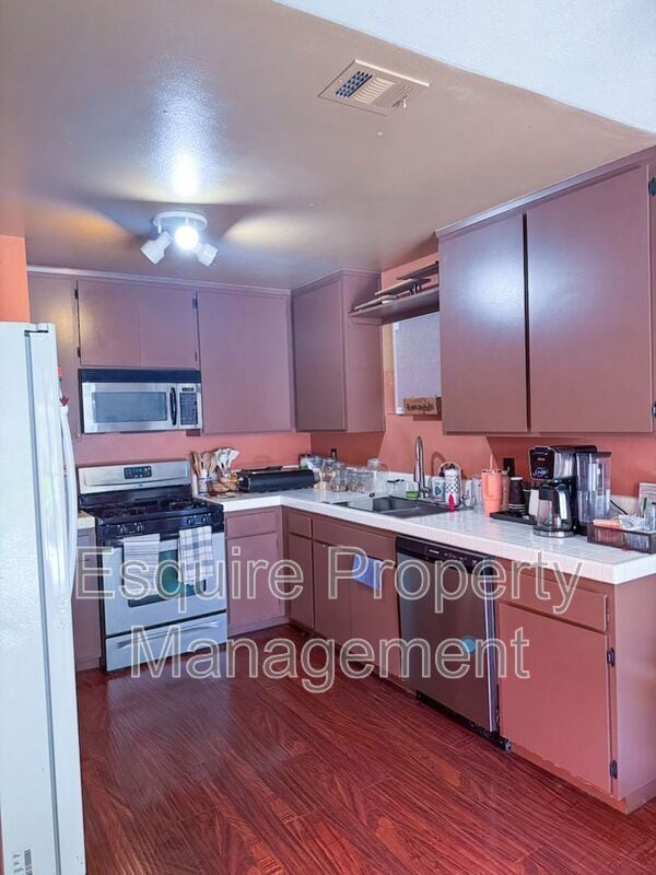 Foto del edificio - 646 Orwell Ln