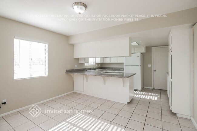 Building Photo - 560 S Wilbur