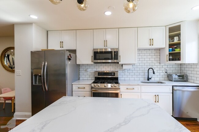 Foto del edificio - One of a Kind Row Home in Fort Dupont Park!