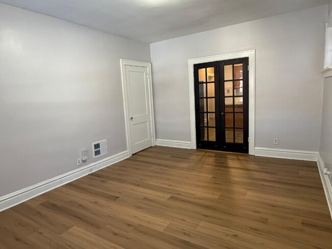 Foto del edificio - 5044 Mardel Ave