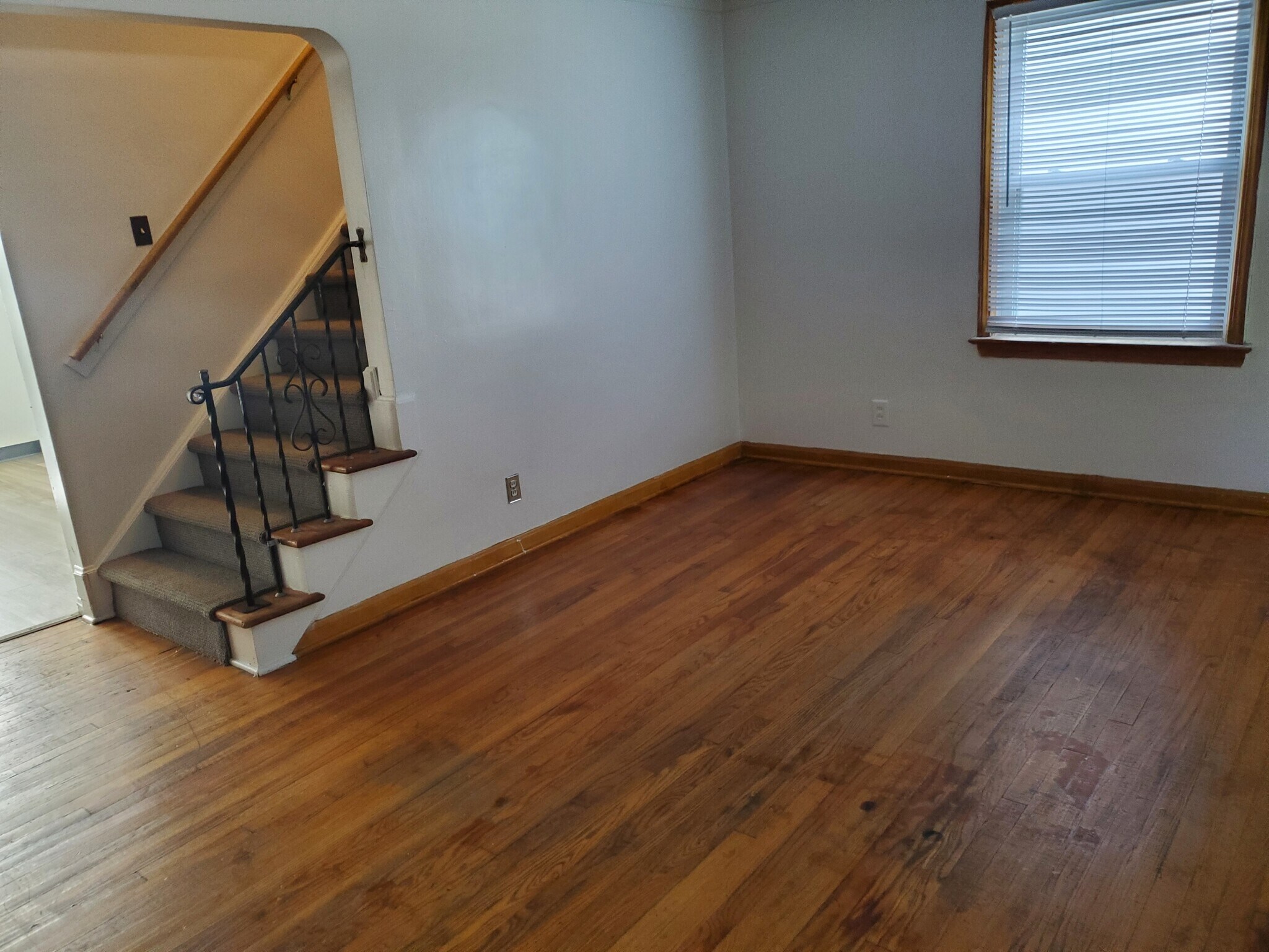 3909 Warrensville Center Rd Warrensville Heights, OH 44122 – photo 3
