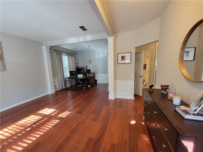 Building Photo - 384 Friars Head Dr NE