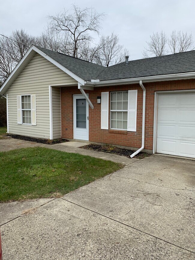Building Photo - 536 Huron Dr W