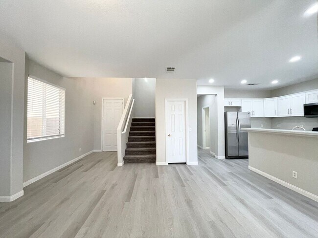 Building Photo - Gorgeous 2-story house