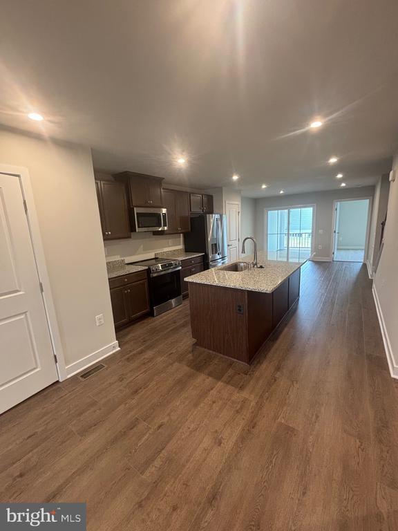 Foto del edificio - 4347 Southerby Dr