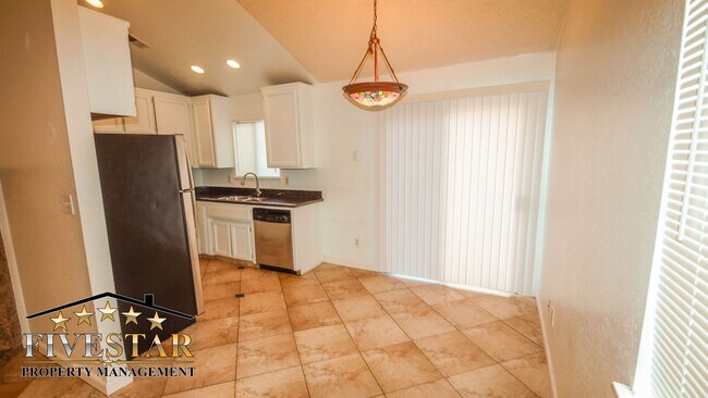 Foto del edificio - House for Rent on 4601 Tilyard Court