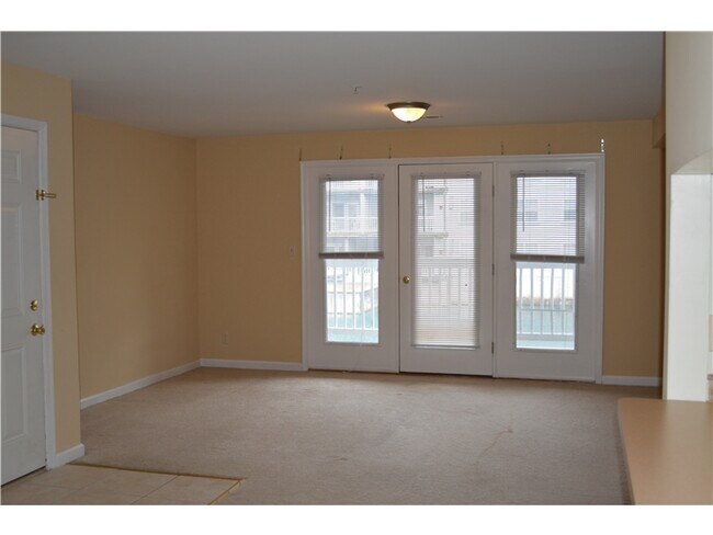 Foto del edificio - 703 Waters Edge Dr