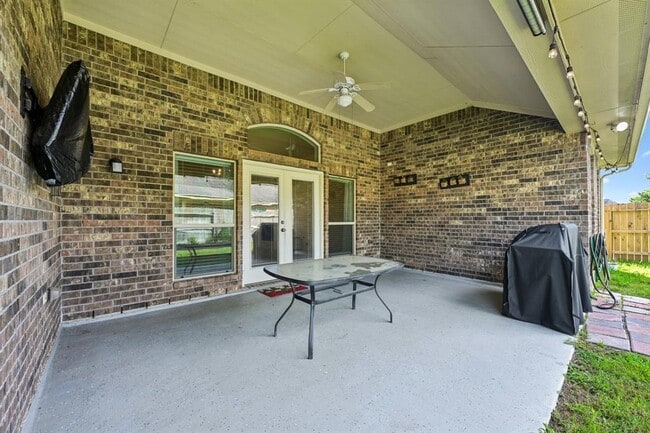 Foto del edificio - 28623 Hunters Shore Dr