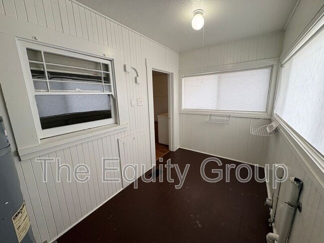 Building Photo - 1410 W Main St