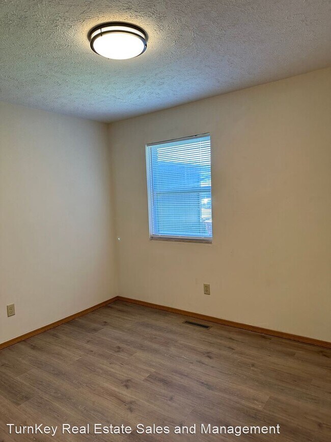 Building Photo - 2 br, 1 bath House - 905 W Edgewood