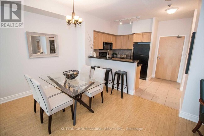 Photo du bâtiment - 5 Marine Parade Dr