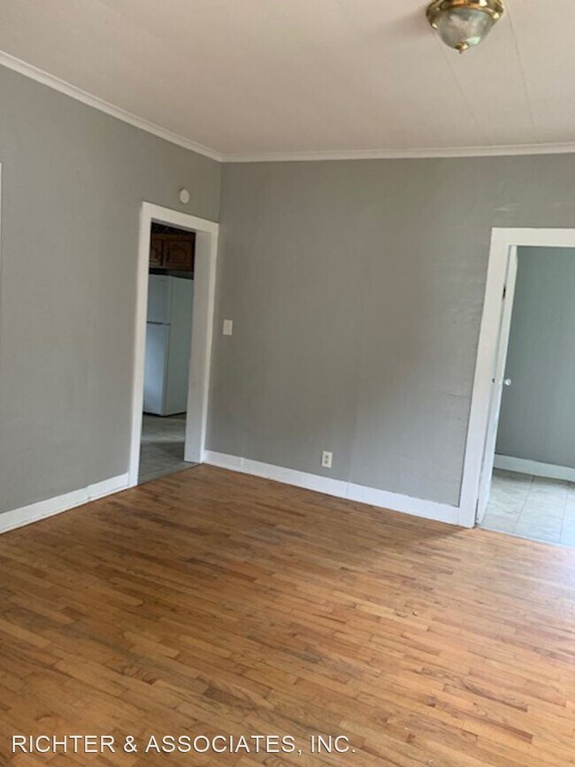 Building Photo - 3 br, 1 bath House - 307 E BROAD