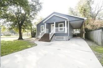 Building Photo - 6150 Ridgeway Dr