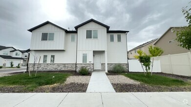 Building Photo - 829 N Cutler Dr
