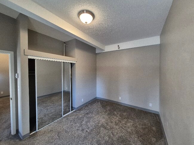 Building Photo - 301 N Riverfront Dr