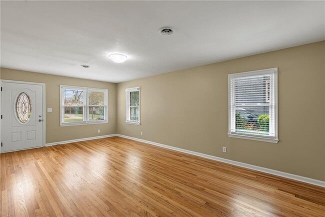 Foto del edificio - 628 S Evelyn Pl NW