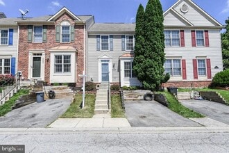 Building Photo - 6627 Commodore Ct
