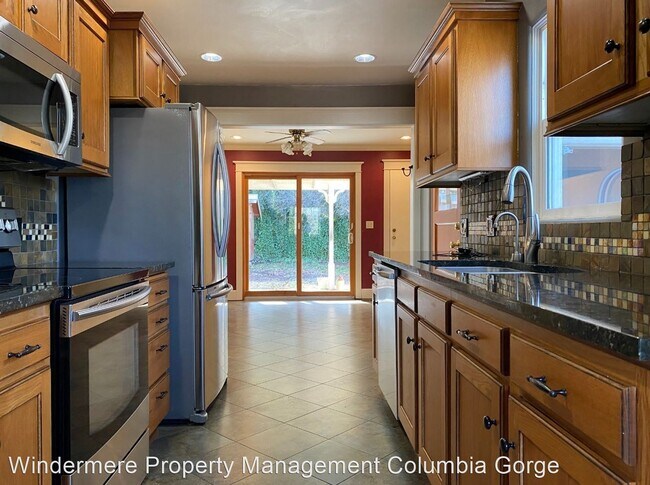 Foto del edificio - 3 br, 2 bath House - 418 E. 13th Street