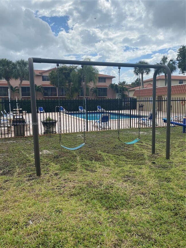Foto del edificio - 9722 Hammocks Blvd