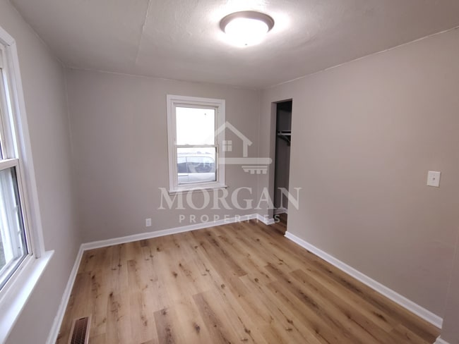 Building Photo - 904 Woodlawn Dr