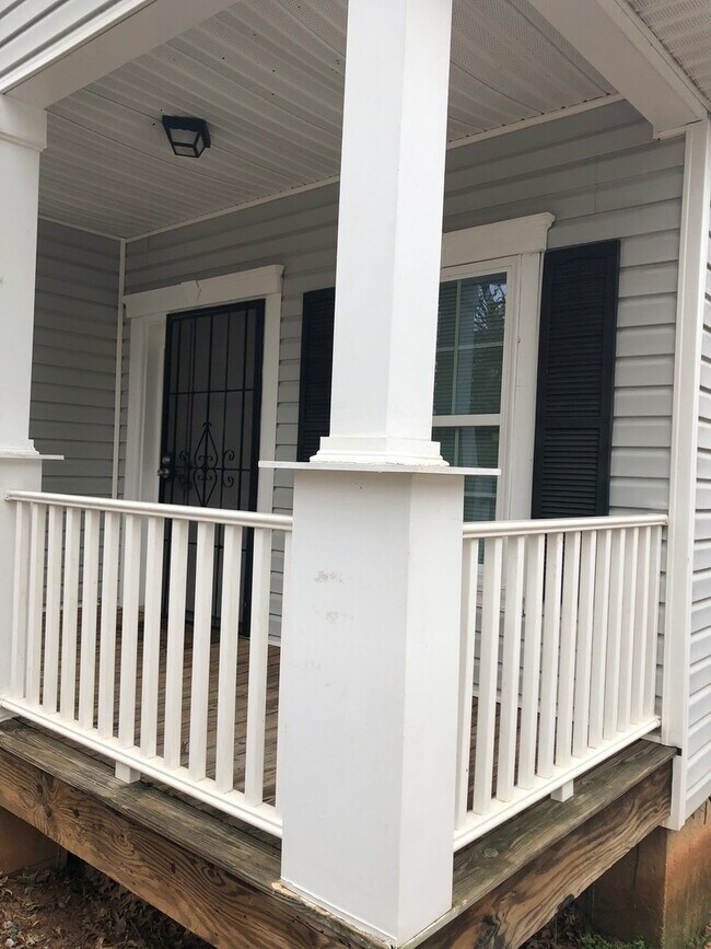 Building Photo - 3 Bedroom 2 Bath in Atlanta!
