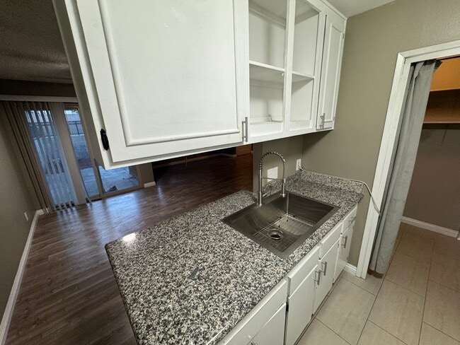 Building Photo - 5060 Village Dr