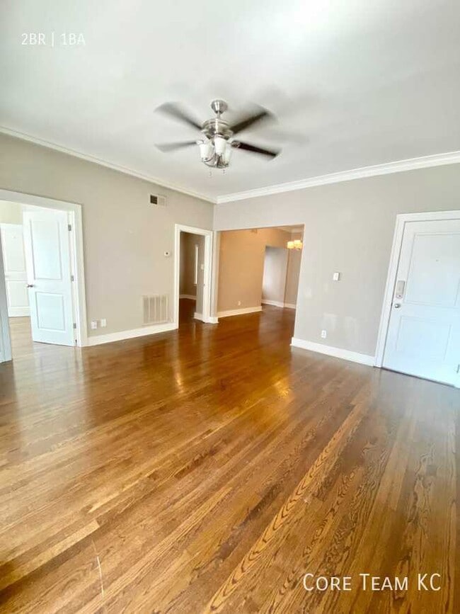 Building Photo - 710 W 48th St