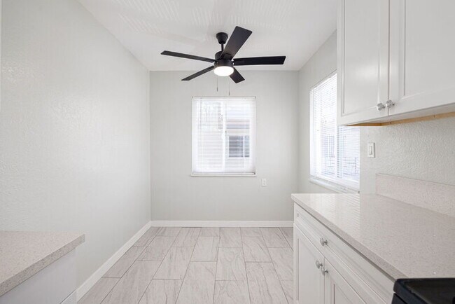 Building Photo - 249 San Jacinto Dr