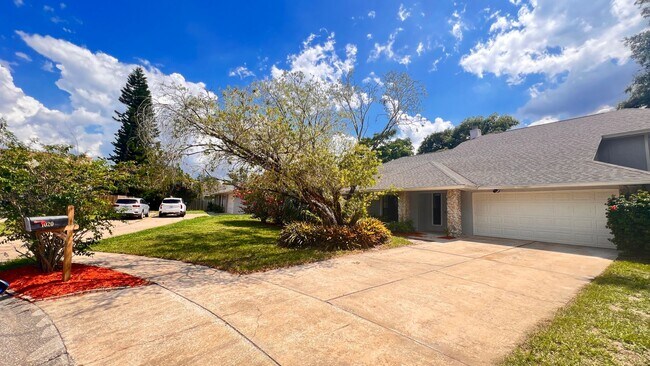 Foto del edificio - Discover Your Dream Home in Alafaya Woods:...