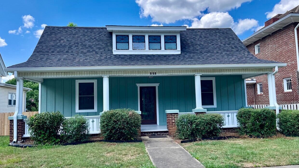 Foto principal - 402 W Pine St