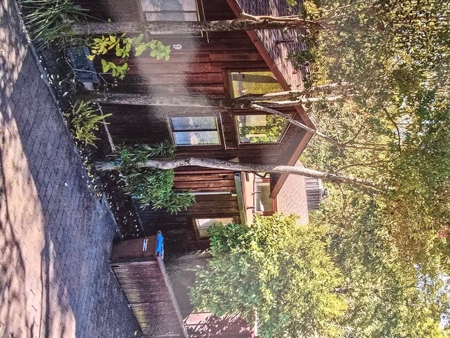Building Photo - 9 Hillside Ave