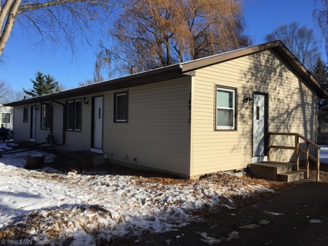 Primary Photo - Duplex w/ Crazy-Amazing Yard for June 1st!