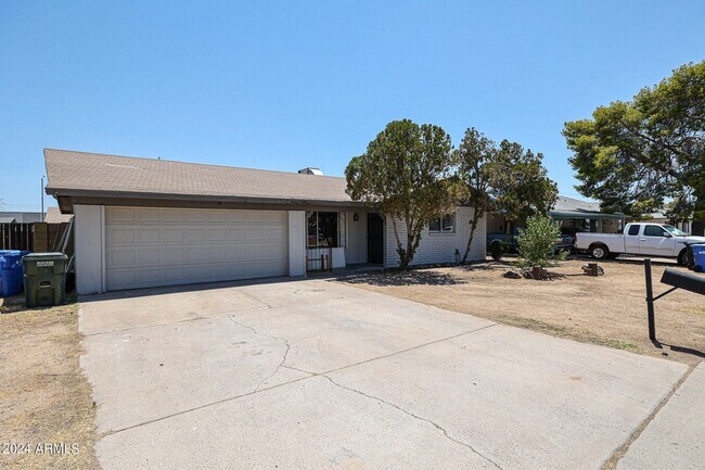 Building Photo - 4631 W Lupine Ave