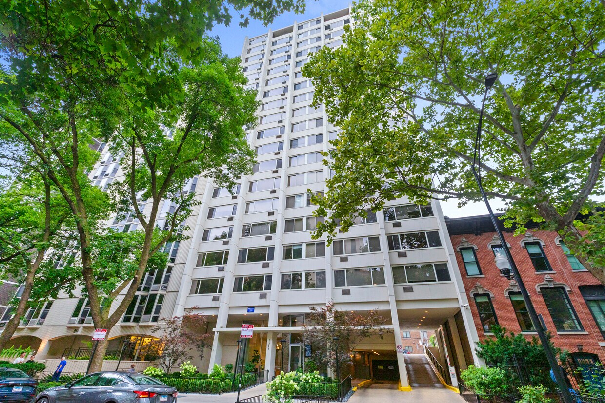 Foto principal - 1344 N Dearborn St