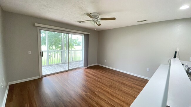 Building Photo - Adorable 1 Bedroom Condo w/ All Utilities ...