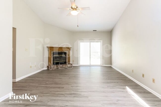 Building Photo - 6747 Long Run Dr