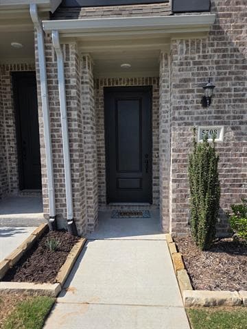 Building Photo - 5708 Lakeview Dr