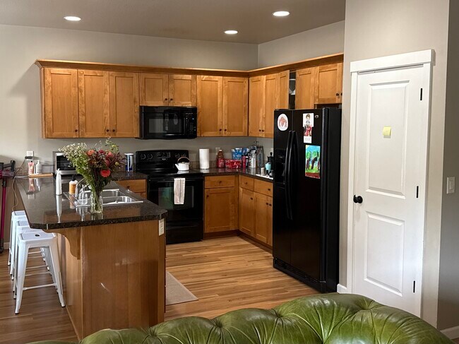 Foto del edificio - 1926 NW Kale Way