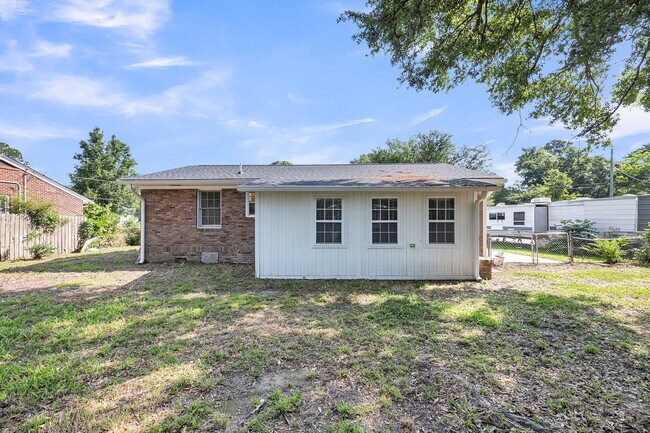 Building Photo - 2 Bedroom, 1 Bath Home in Air Habor of Wes...