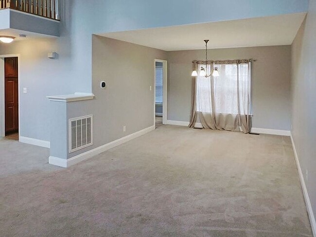 Building Photo - 462 Buckler Dr