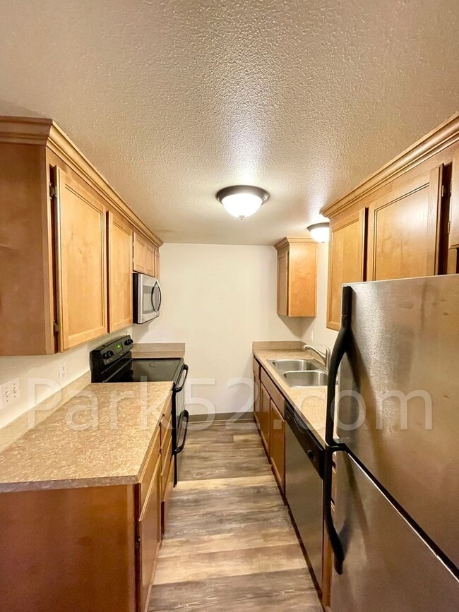 Building Photo - 401 N M St