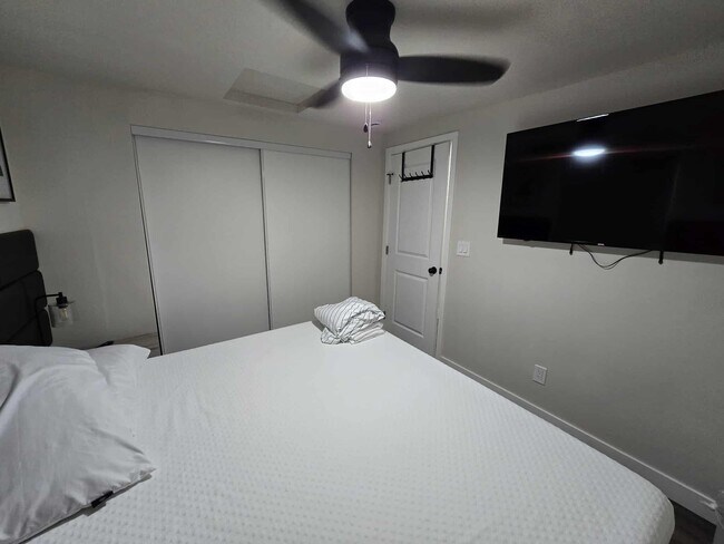 Foto del edificio - 4744 Voltaire St