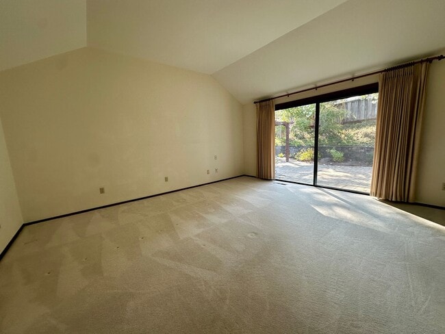 Building Photo - Elegant Almaden Valley 4-Bed Home with Spa...