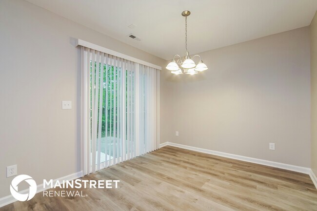 Foto del edificio - 5828 Weddington Rd