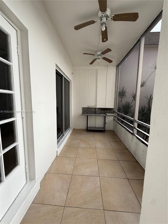 Foto del edificio - 2431 SW 82nd Ave