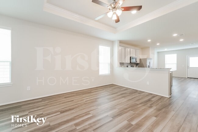 Building Photo - 5831 Longhorn Run Ln