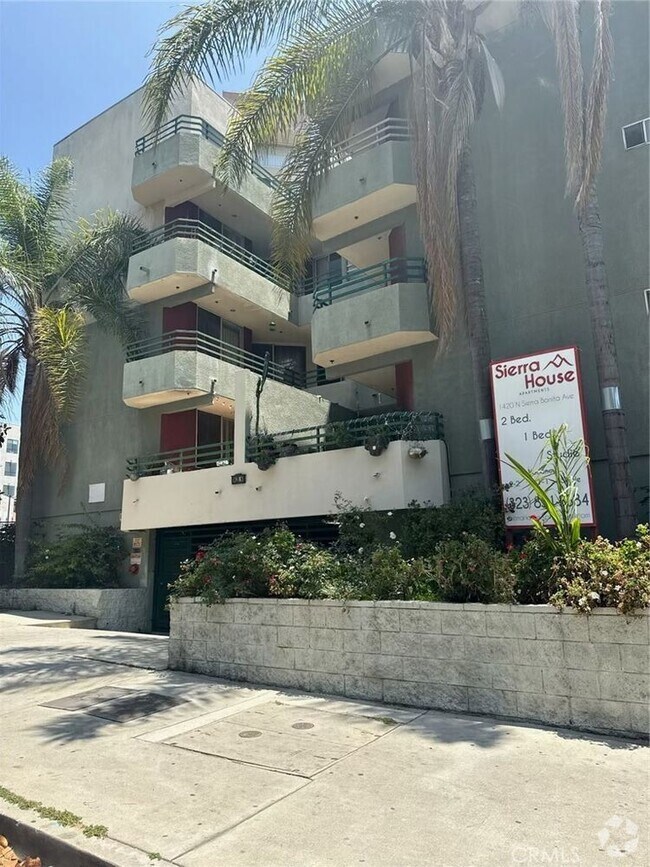 Building Photo - 1420 N Sierra Bonita Ave