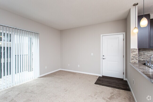 1HAB, 1BA - 720 ft² - Suite H - Hudson Square